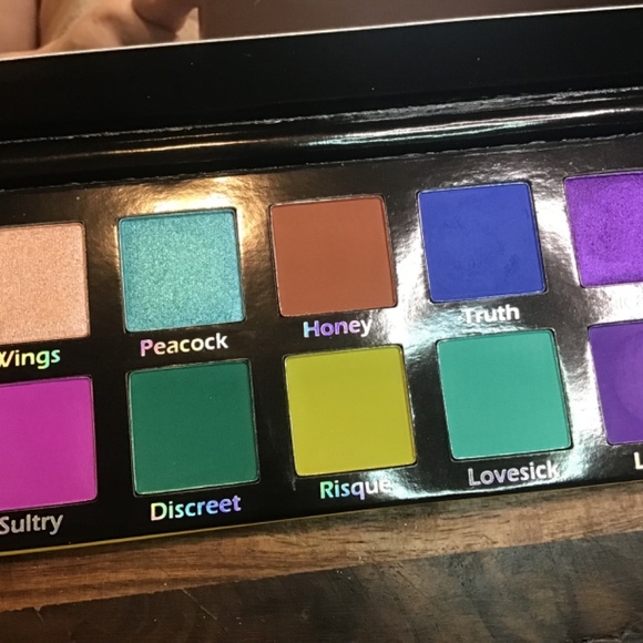 Pinky rose “exotic peacock eyeshadow pallet - Picture 5 of 8